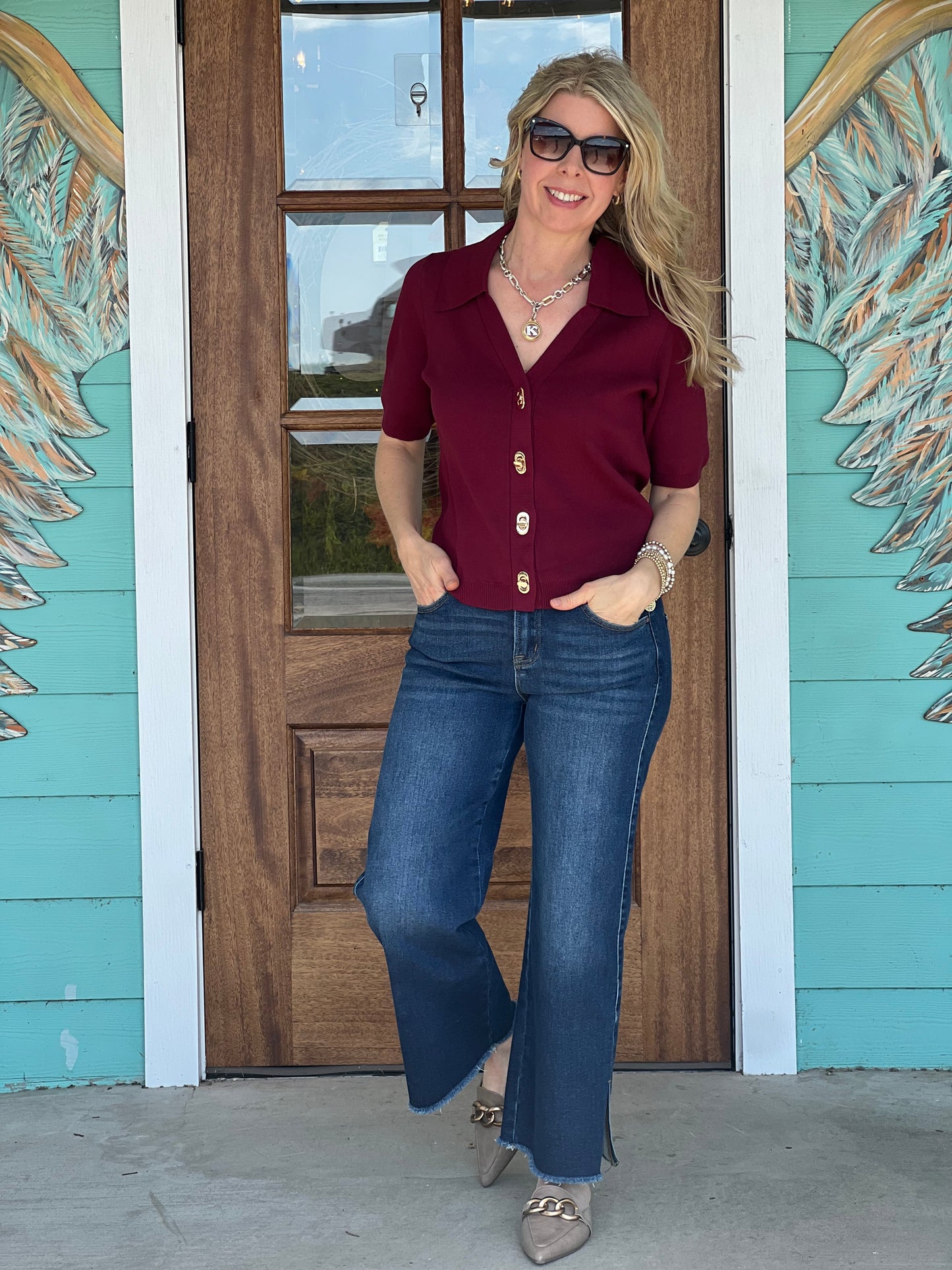 Burgundy Gold Twist Lock Top