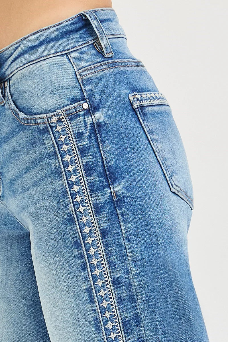 Risen HR Ankle Barrel Embroidered Detail Jeans