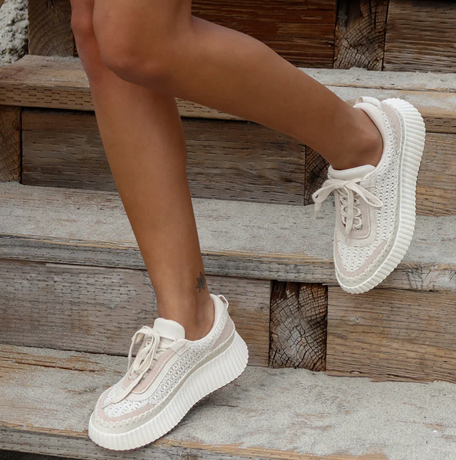 Dolce Vita Dolen Sneakers in Sandstone