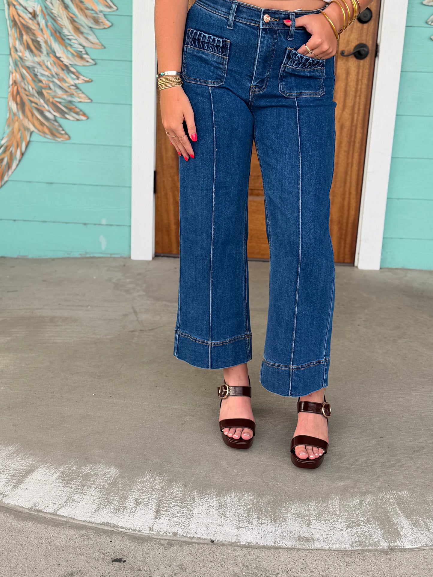 Saige MR Crop Wide Pocket Detail Denim