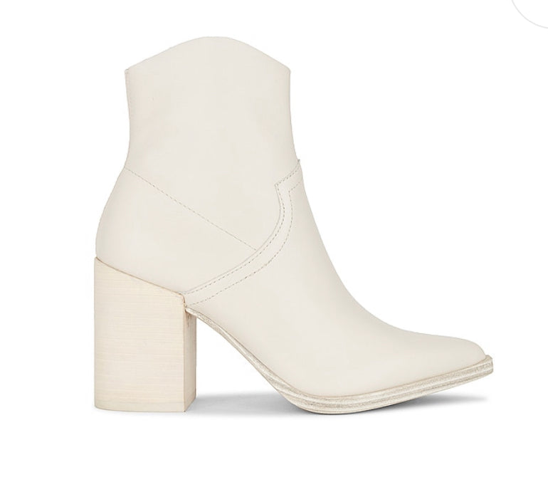 Steve Madden Cate Boots in Bone