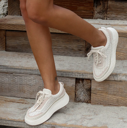 Dolce Vita Dolen Sneakers in Sandstone