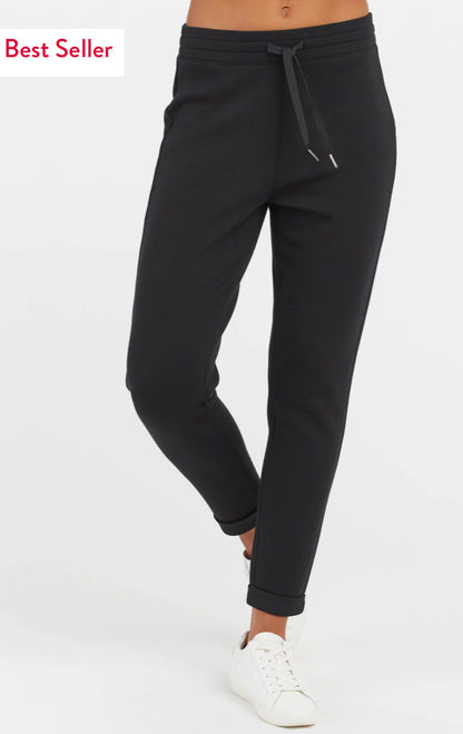 Spanx Air Essentials Tapered Pant in Black