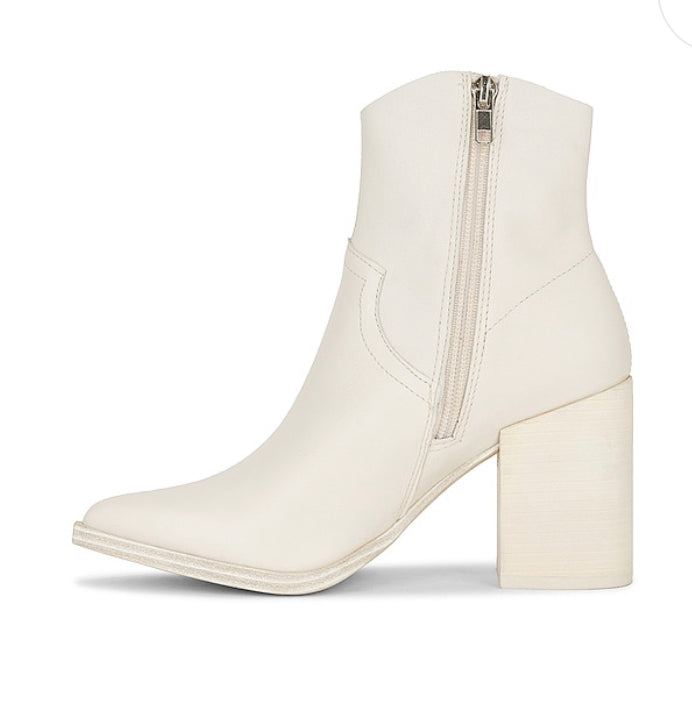 Steve Madden Cate Boots in Bone