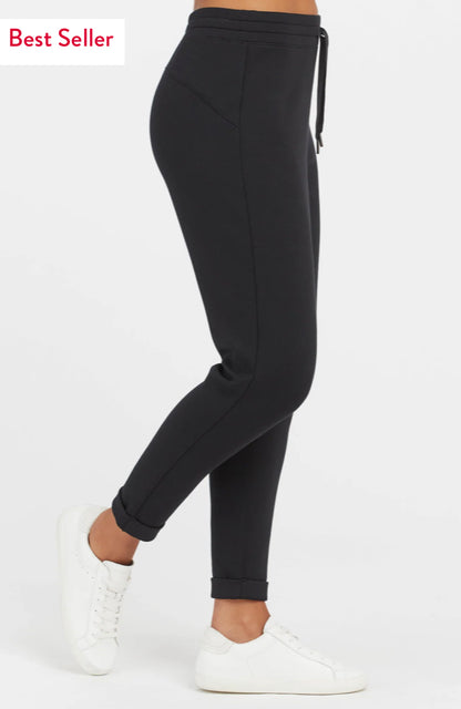 Spanx Air Essentials Tapered Pant in Black